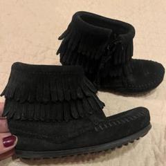 ぷぷ ミネトンカブーツ 黒 size9 15㎝ぐらい