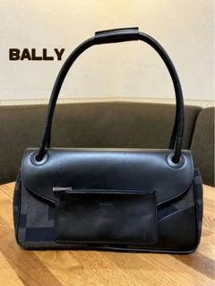 ほぼ未使用】4F137/バリー/ショルダーバッグ/ロゴ金具/レザー