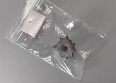 新品 Supreme Bullet Hole Pin "Black"