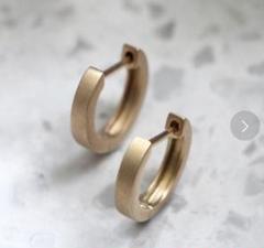 gold straight hoopピアス