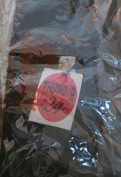ATEEZ THUNDER Tシャツ