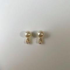 パールとビジュー樹脂ピアス・ピアス・イヤリング