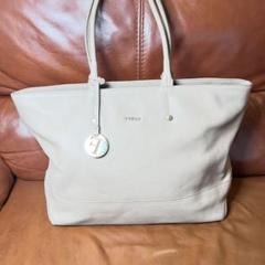 FURLA ベージュ レザートートバッグ
