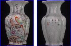 したん　中国美術　黒地に五彩　花瓶　時代物　清朝　箱無し 中国美術 黒地に五彩 花瓶 時代物 清朝 箱無し 骨董品、美術品