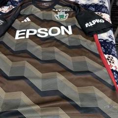 松本山雅FC 2024 ブラウンのadidas製スリムフィットサッカーシャツ、 期間限定30％OFF! 松本山雅FC 2024 ブラウンのadidas製スリム