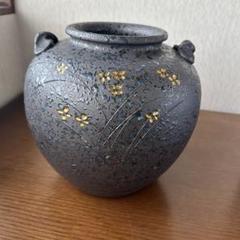 花模様の黒色陶器の壺 直径約20cm - メルカリ