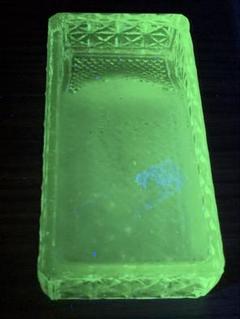 ガラスの硯 小さめ ウランガラス 長さ7.5cm アンティーク ガラス　書道 ガラスの硯 小さめ ウランガラス 長さ7.5cm アンティーク ガラス