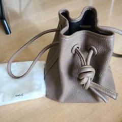 極美品✨Vasic ボンドミニ tomorrowland 別注 バイカラー 本革 VASIC×TOMORROWLAND】「BOND MINI MINI」に一目ぼれ | LEE