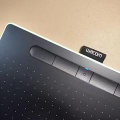 アキラ様【中古箱あり/替芯セットつき】Wacom Intuos Medium アキラ様【中古箱あり/替芯セットつき】Wacom Intuos Medium