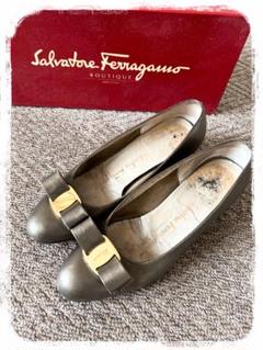 Salvatore Ferragamo VARA 5C 22.5cm パンプス