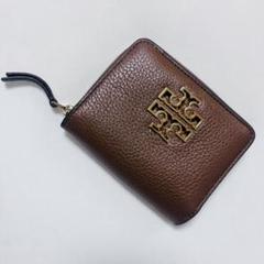 Tory Burch ブラウンレザー 二つ折り財布 ロゴ入り