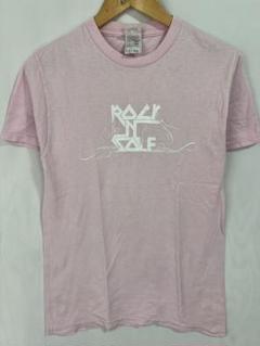 【フルーツオブザルーム】ROCK IN ピンク Tシャツ　ユニセックス