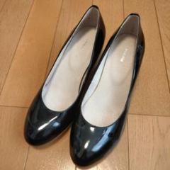 menue アーモンドトゥ　エナメル　パンプス