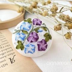 ブルーローズスワッグ ハンドメイド　 リボン刺繍ブローチ　くるみボタン ブルーローズスワッグ ハンドメイド リボン刺繍ブローチ くるみ