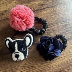 新品同様　ポンポン・サガラ刺繍フレンチブルドッグヘアゴム3個セット　ポニーテールのサムネイル