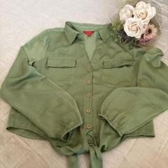 GUESS グリーンブラウス Sサイズ前結びのサムネイル
