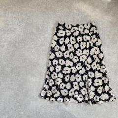 a1710＊花柄タイトスカート　黒　膝丈　お洒落　綺麗め　アシンメトリー
