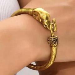 驚きの安さ 象さん、豚さん、ウサギさん、等が、裏にハートを抱えた アクセサリー