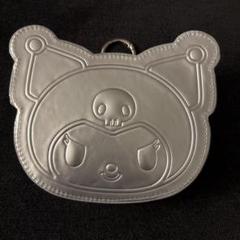 サンリオ　クロミ　フェイスポーチ　モノクロ　メタル