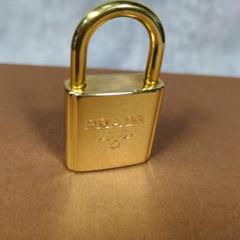 【美品】PRADA プラダ カデナ ゴールドチャーム 南京錠