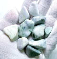糸魚川　翡翠　250g　白に緑 77.7g 糸魚川翡翠 入りコン沢 白翡翠 緑翡翠 青翡翠 インク