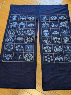 刺し子模様の藍染布　のれん