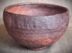 未使用☆隠崎隆一【師：伊勢崎淳】☆備前≪窯変≫茶碗☆共箱・布