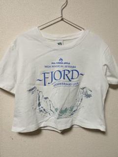ミセス　FJORD ロゴTシャツ　ホワイト　クロップド　本日中に発送 FJORD ロゴTシャツ / ホワイト – Mrs. GREEN APPLE OFFICIAL STORE