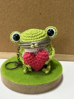 ハート持ってるカエルちゃんがま口　ハンドメイド
