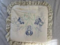 ※〜7/5限定価格※ヨーロッパアンティーク　レース　刺繍　ロゴ　クッション 7/5限定価格※ヨーロッパアンティーク レース 刺繍 ロゴ