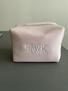 ★新品未使用★TWK ピンクポーチ