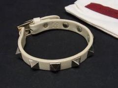 VALENTINO ヴァレンティノ ロックスタッズブレスレット　ライトアイボリー ロックスタッズ ブレスレット for ウィメンズ インチ ライト