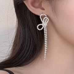 ピアス シルバー リボン ロング 揺れる 結婚式 ブライダル キラキラ 韓国