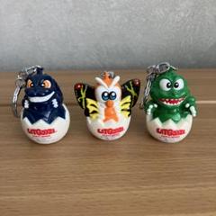 モスラ幼虫2体、卵、卵のかけら付き、卵の台座岩石のセット　カスタム品 m27217365909_1.jpg?1683885361
