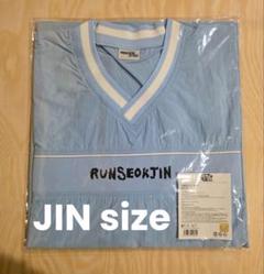 BTS ジン RUNSEOKJIN Vネック Tシャツ POPUP JINサイズ - メルカリ