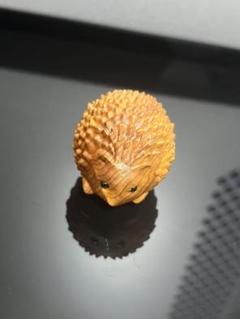 ハリネズミ 木製置物 彫刻風 デザイン ペーパーウェイト