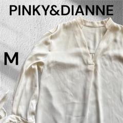 美品✨PINKY&DIANNE Vネック M トップス　シャツ　白　ホワイト