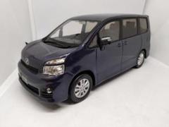 トヨタ Voxy ミニカー ダークブルー 1/24 Amazon | 1/24 ミニカー ヴォクシー VOXY 70系 後期 非売品