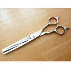 スパッと快適に切れる理美容師プロ用セニングシザー10%人気の溝無しスキバサミ☀✨ スパッと切れる理美容師プロ用セニングシザー10％人気の溝無し