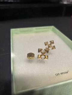Off-White オフホワイト　ピアス(両耳) アロー 値下げ】希少品 Off-White(オフホワイト) ピアス 両耳 - メルカリ