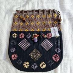 刺繍模様の巾着袋