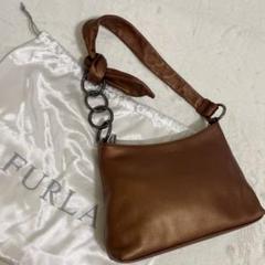 極美品 フルラ ハンドバッグ チェーン リボン レザー 肩掛け可能 光沢ある茶色