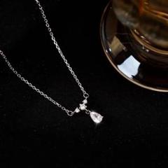 017N【高品質✨】しずくネックレス　シルバー　ドロップダイヤ　大粒　シンプル