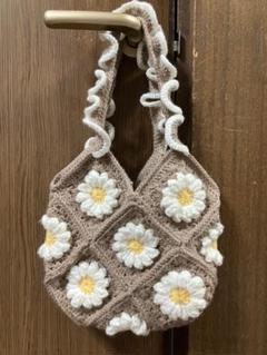 フリル付き花モチーフグラニーバッグ　ハンドメイド