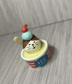 カップアイス猫　コンコンブル