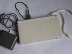 ニンテンドーDS Lite ホワイト USG-001 充電器付き(D)