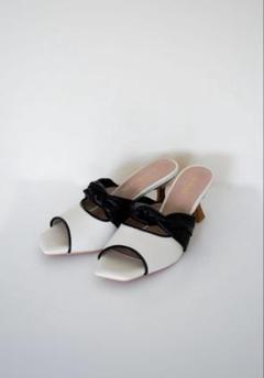 最終価格　herlipto  Twisted Two-Tone Mules herlipto Twisted Two-Tone Mules