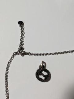 GUCCI シルバーネックレス ロゴチャーム付き