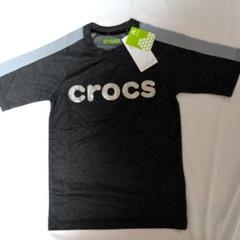 【新品】crocs 　ダークグレー半袖Tシャツ サイズ140
