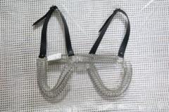 noir kei ninomiya  23ss  サスペンダーバッグハーネス Noir Kei Ninomiya Safety Pin Harness | Black | FARFETCH